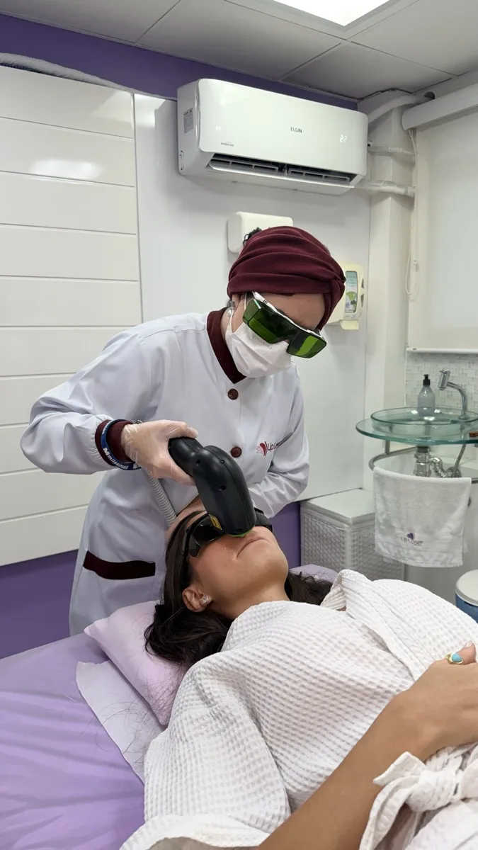 Procedimento profissional na Lip Laser Londrina